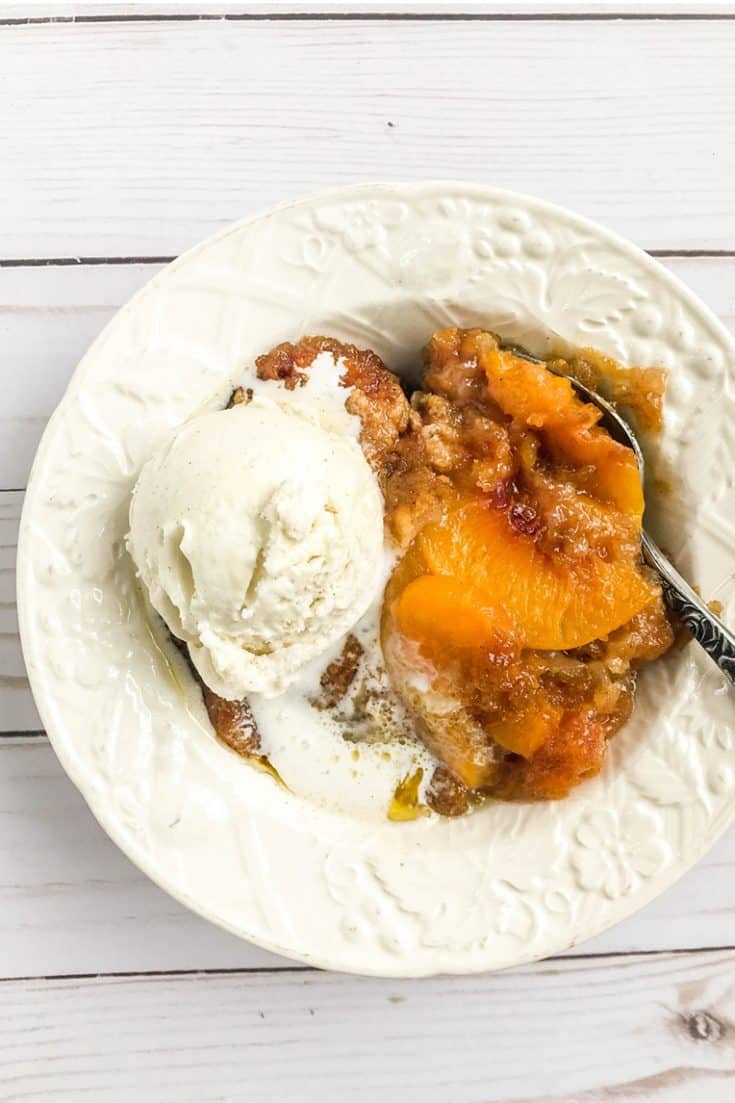 EASY SLOW COOKER PEACH COBBLER