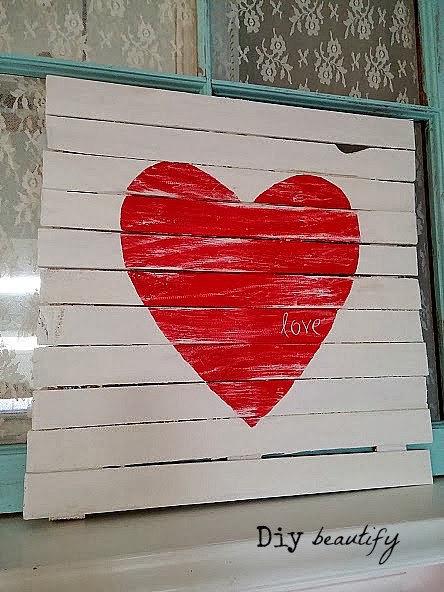 Mini Pallet Valentine Sign at DIY Beautify
