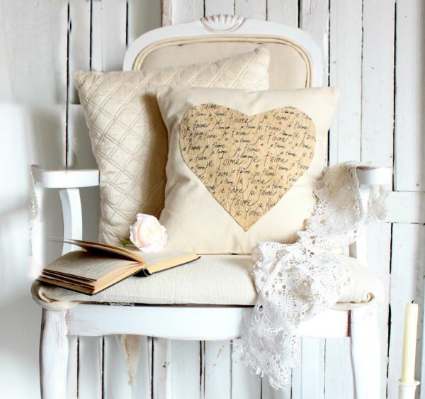 40+ Rustic Valentine’s Day Decoration to Bring in the Warmth 25 Valentine Pillows By Craftberry Bush