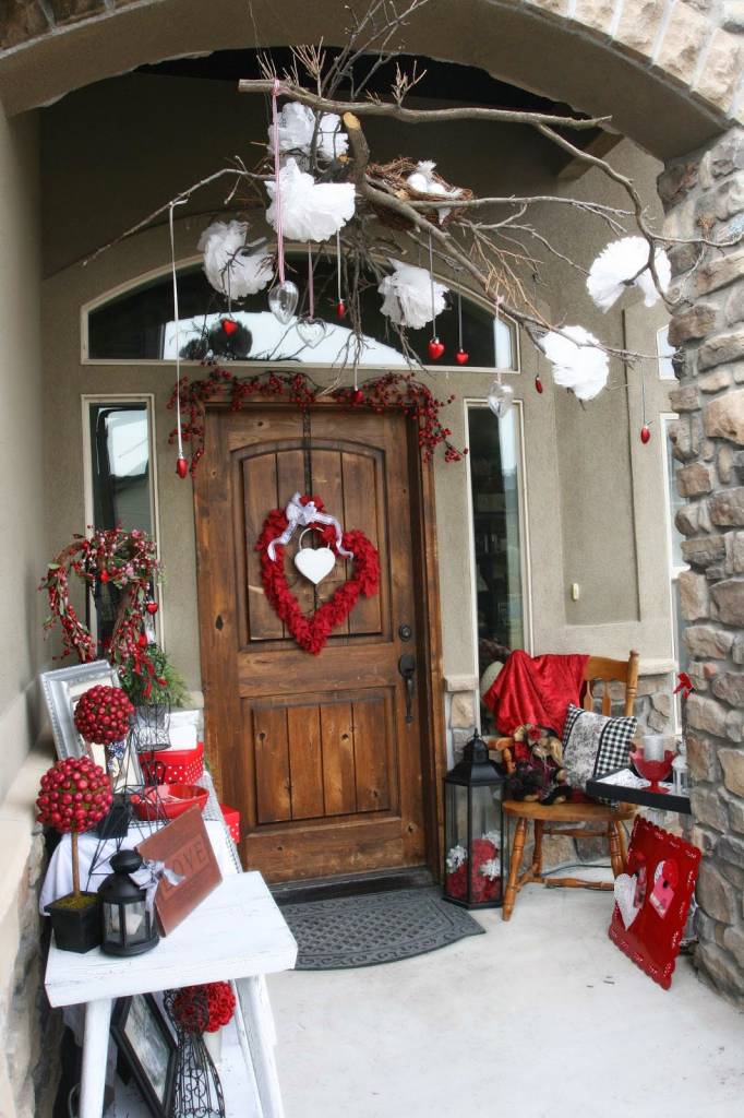 Valentines Porch Decor with a Cozy Parisian Flair.