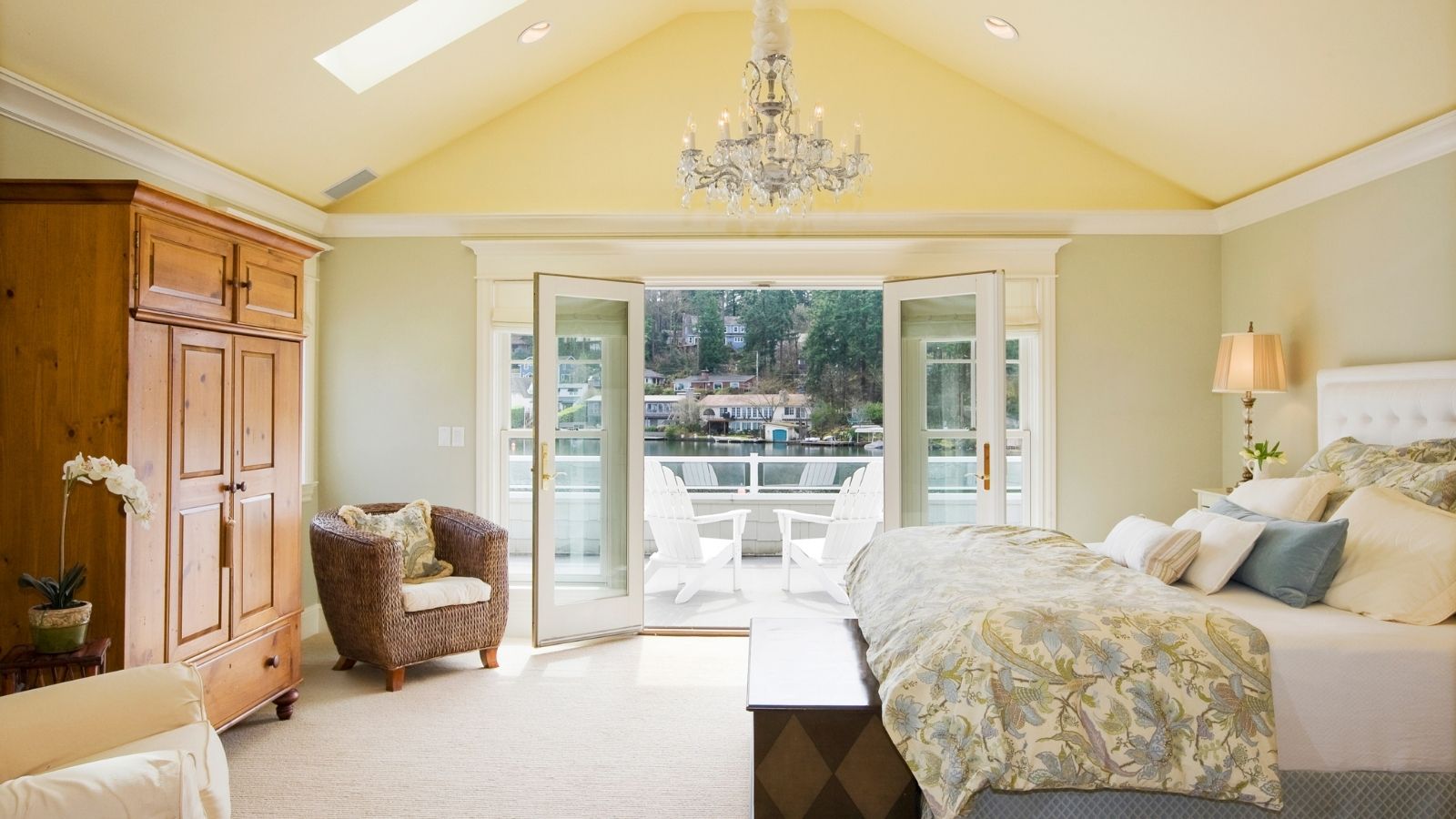 5 Tips For Decorating a Large Master Bedroom 6 Get A Statepiece Piece For Your Master Bedroom