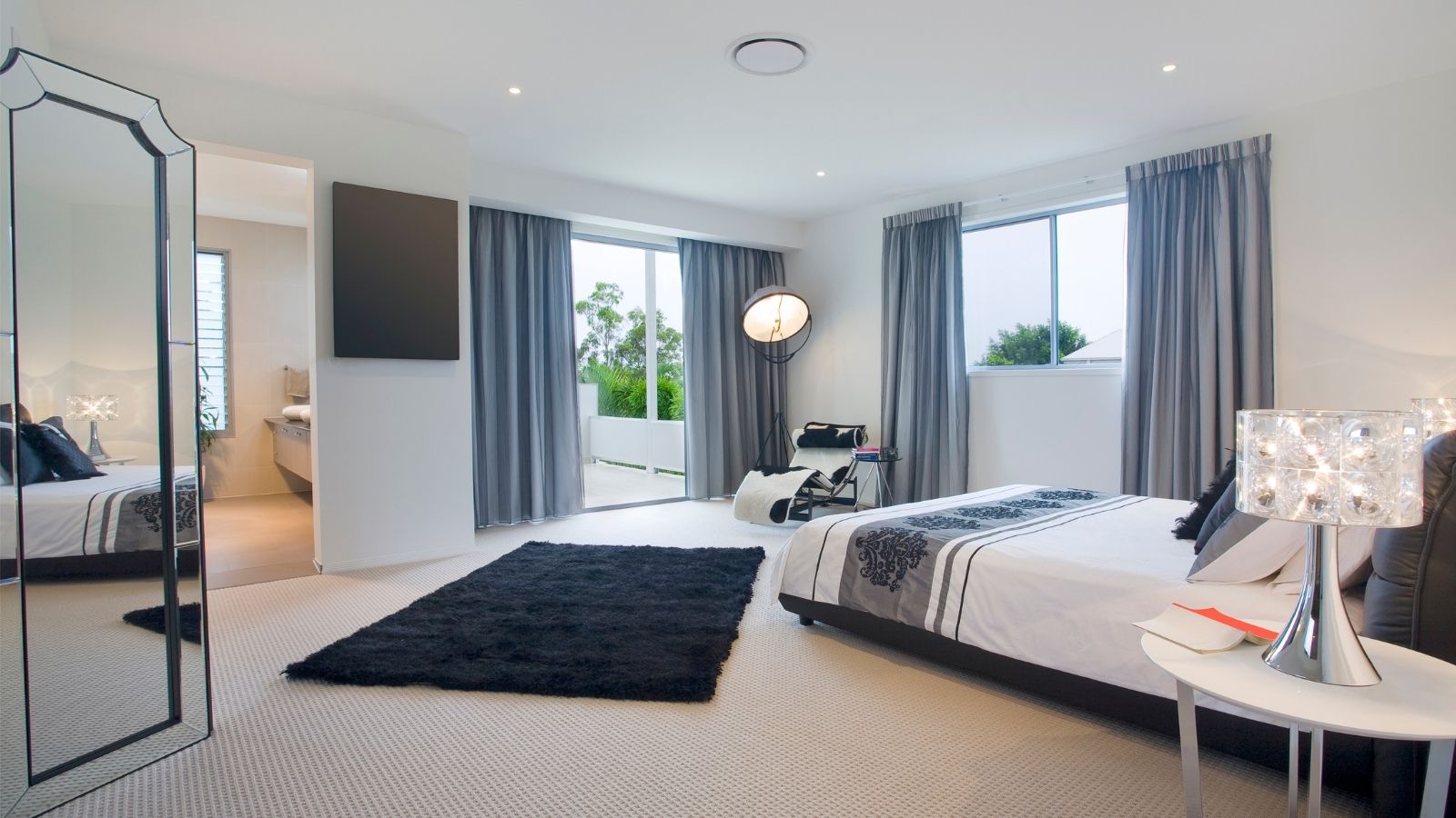 5 Tips For Decorating a Large Master Bedroom 4 Relax On A Large Chair Or Couch
