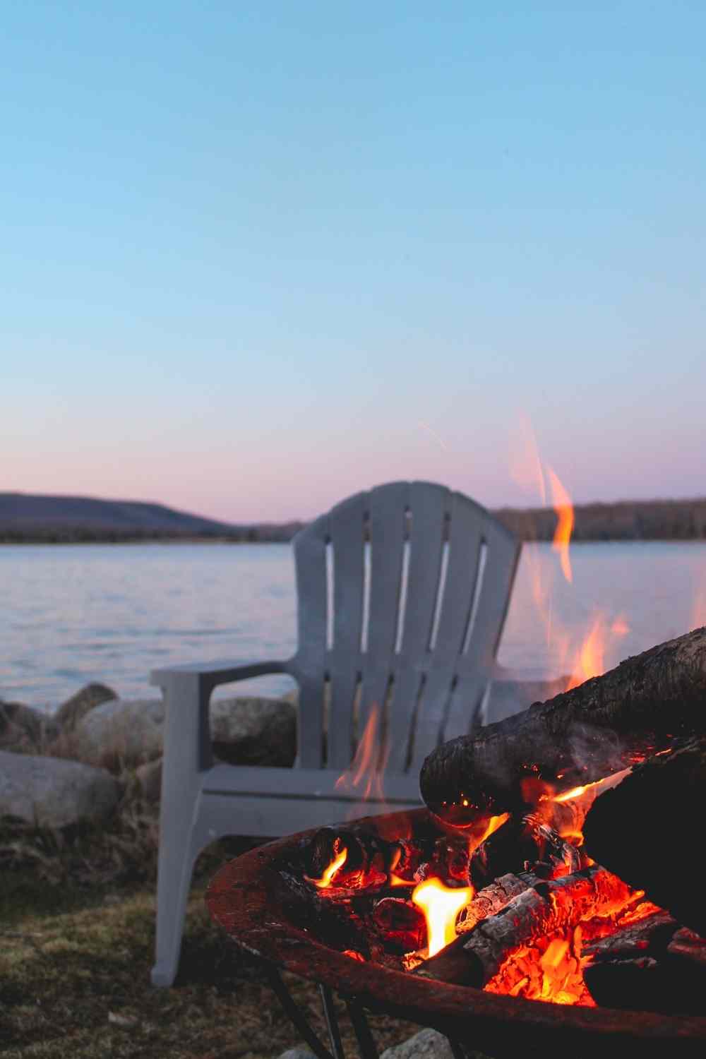 4 Tips for Decorating Your Outdoor Spaces 3 Fire Pits and Tables