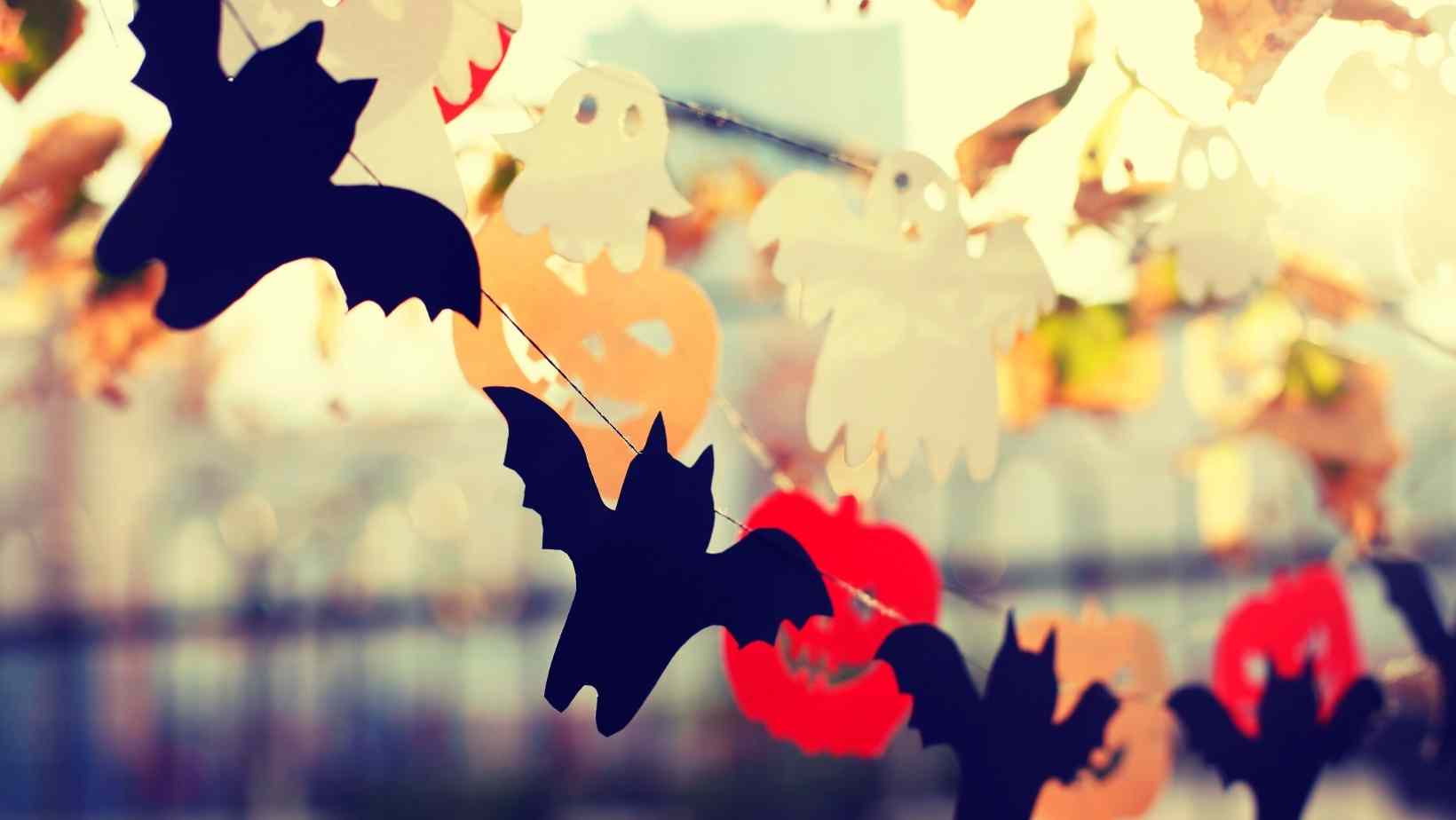 10 Farmhouse Inspired Spooky Halloween Decoration Ideas 3 Hanging Bats