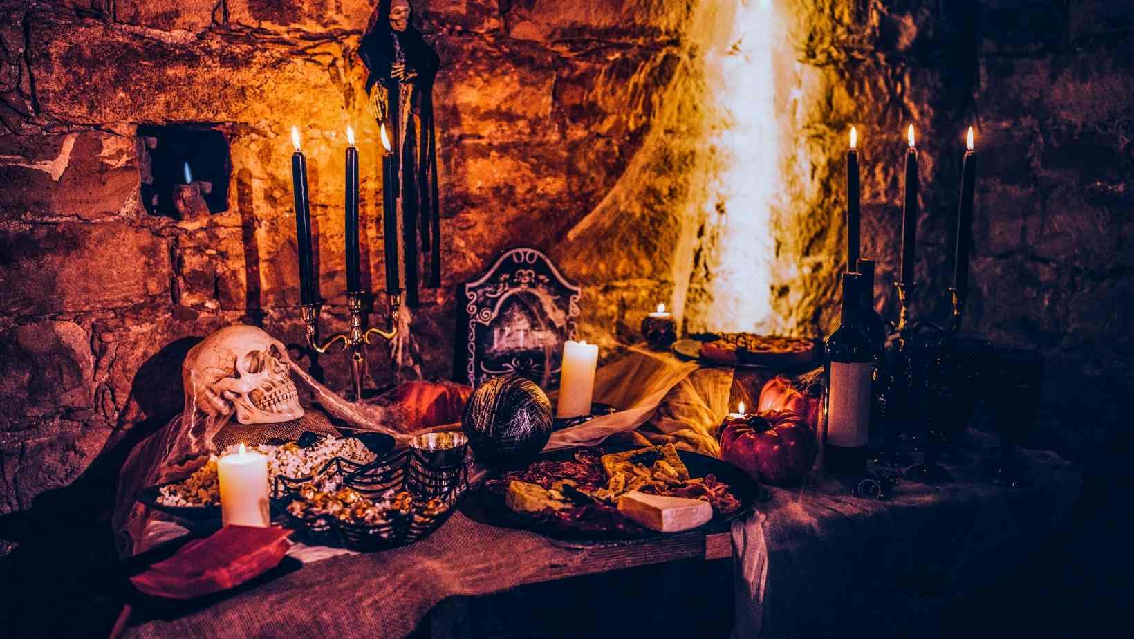 10 Farmhouse Inspired Spooky Halloween Decoration Ideas 1 Spooky Halloween Decoration