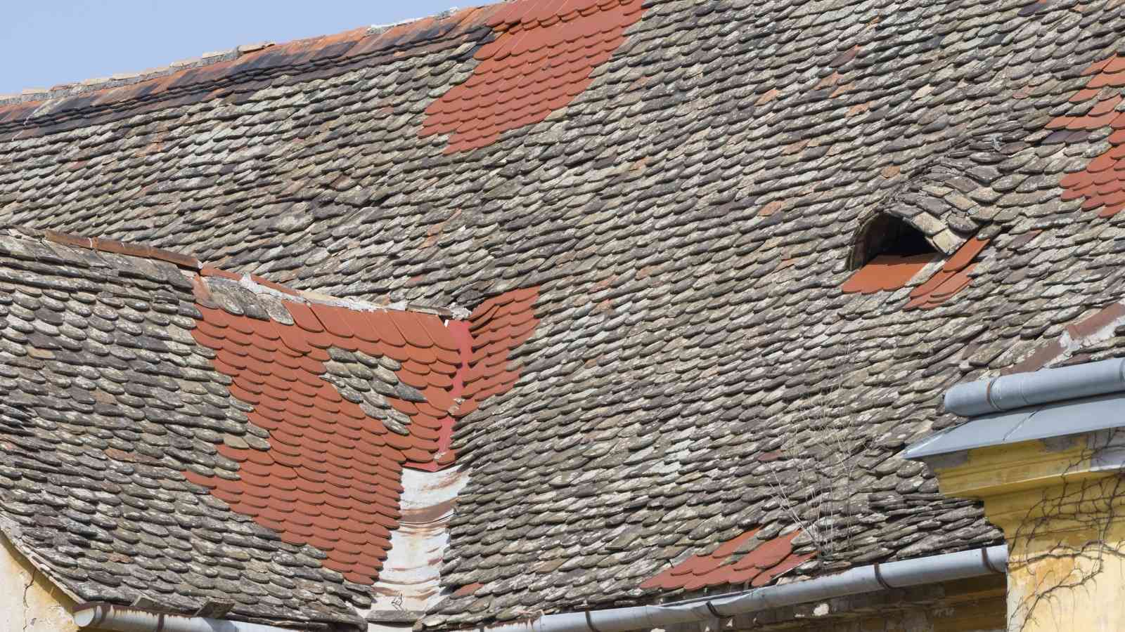 How to Fix a Leaking Roof 1 How to Fix a Leaking Roof