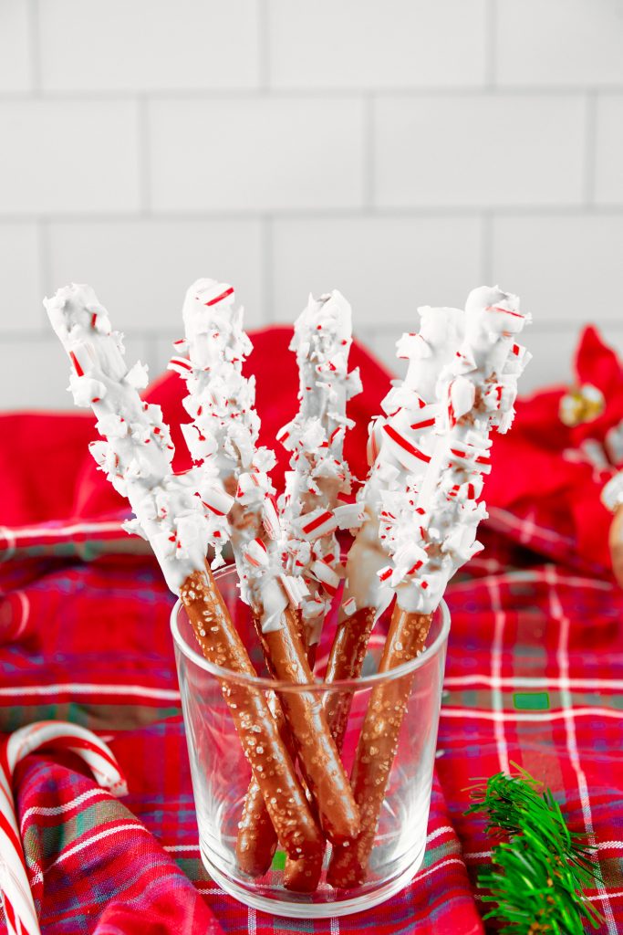 Candy Cane Christmas Pretzel Rods