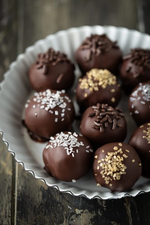 Chocolate Chip Cookie Dough Truffles