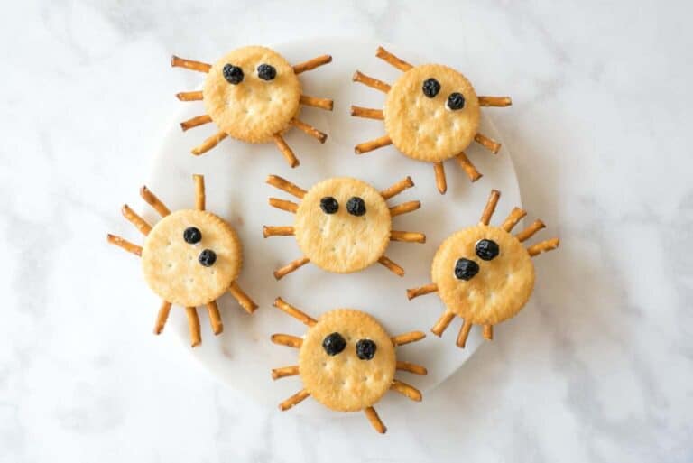 Easy Spider Crackers