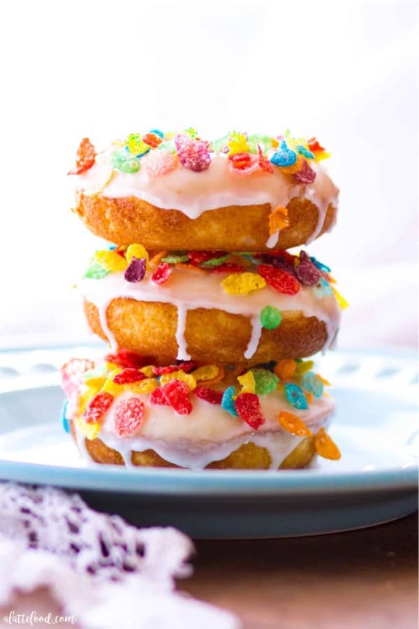 FRUITY PEBBLE BAKED VANILLA DONUTS
