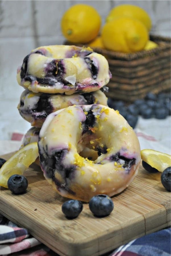 HOMEMADE BLUEBERRY LEMON DONUTS
