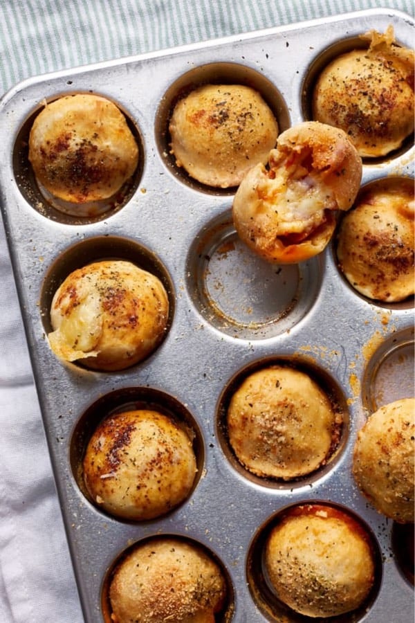 HOMEMADE MUFFIN TIN PIZZA BOMBS
