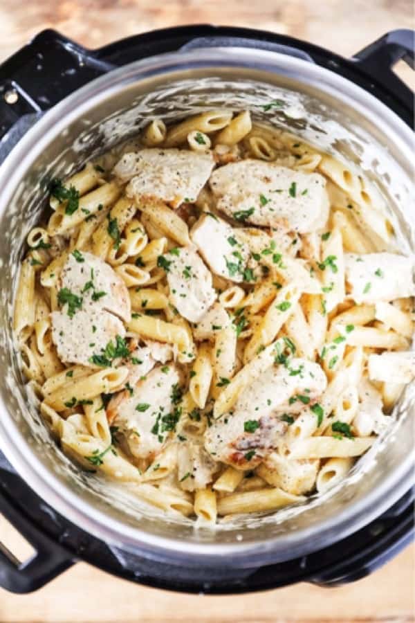 INSTANT POT CHICKEN ALFREDO PASTA
