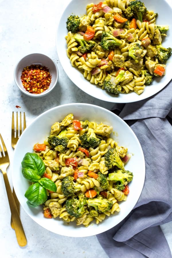 INSTANT POT CHICKEN PESTO PASTA
