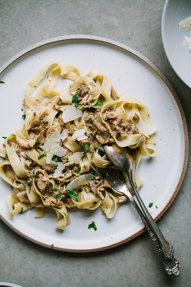 Slow Cooker Chicken and Mushroom Pasta