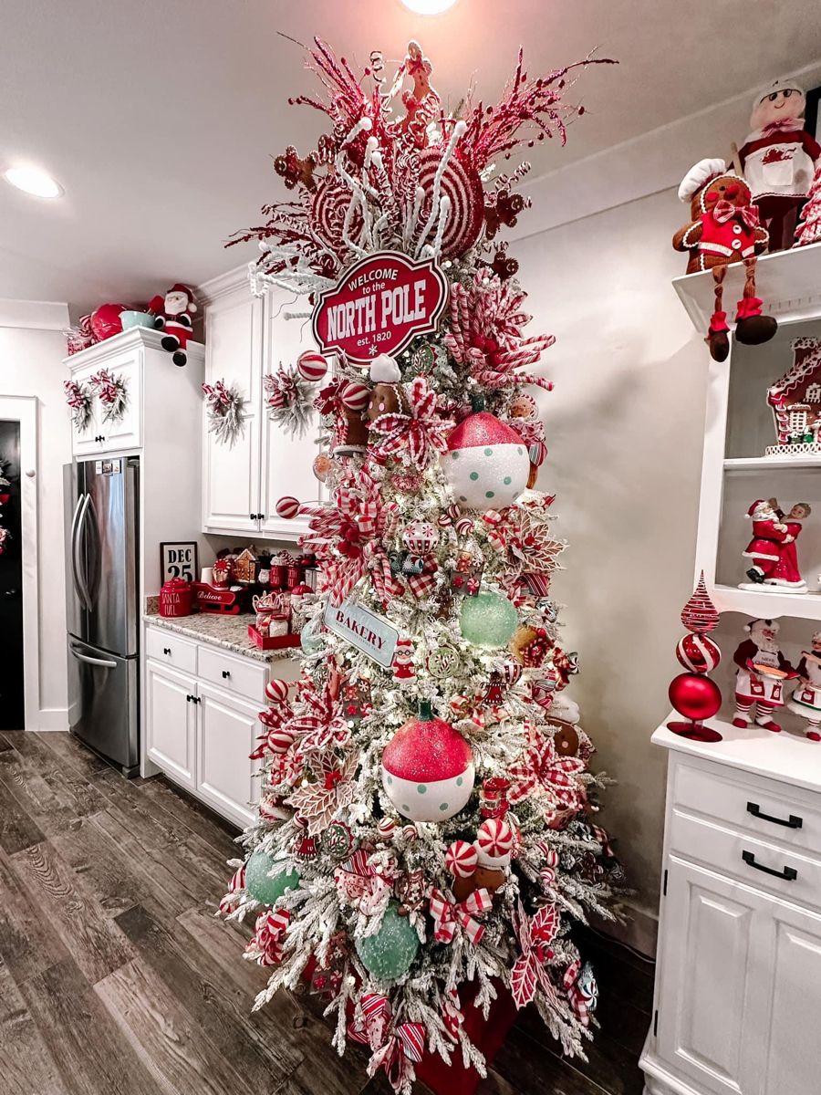 Add a festive layer to the kitchen, the center of the house