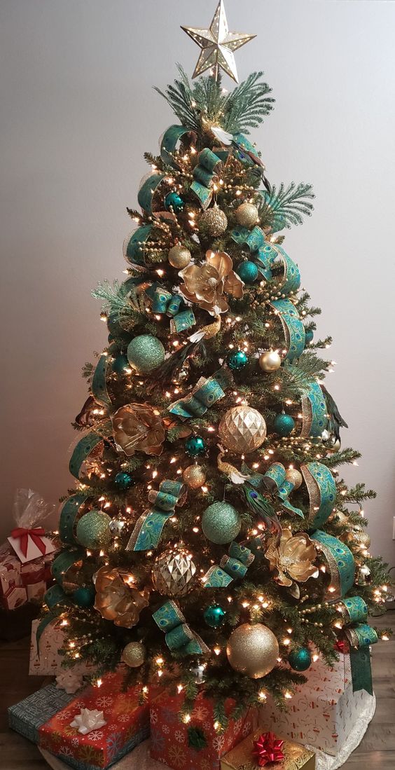 Green & Gold christmas tree decor