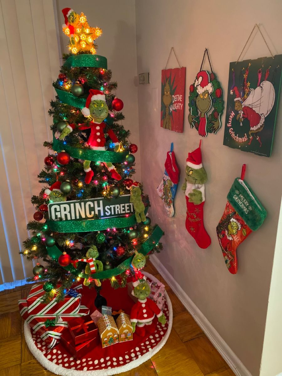 Grinch Christmas Tree Theme