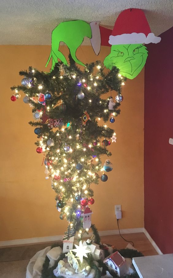 Hang the Christmas tree