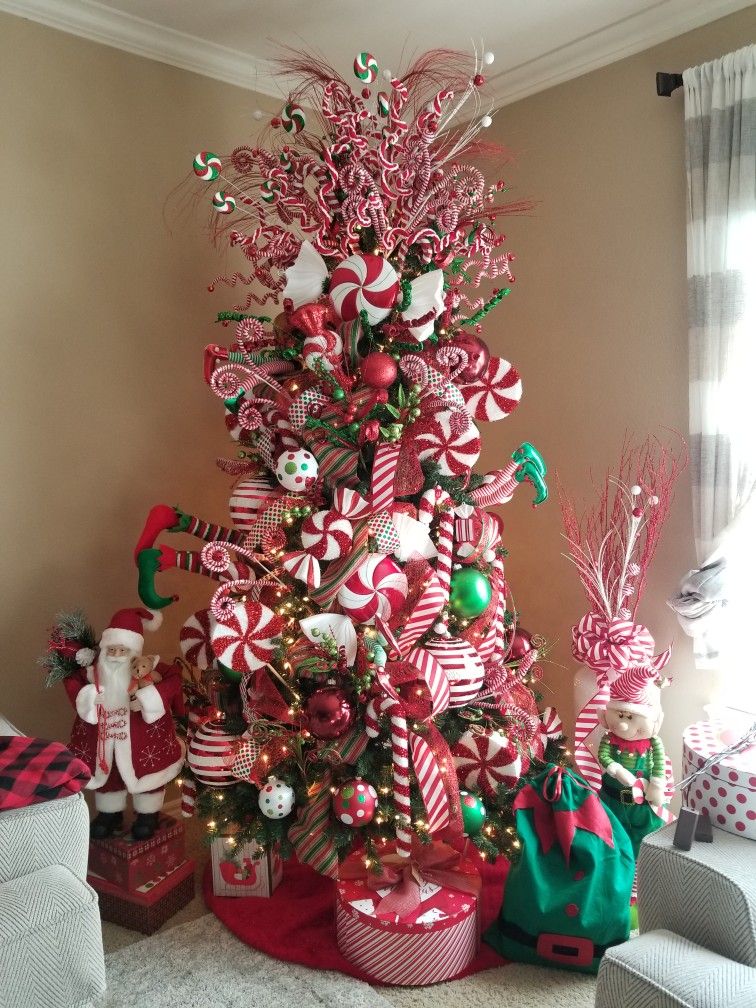 Peppermint Swirl Christmas Tree