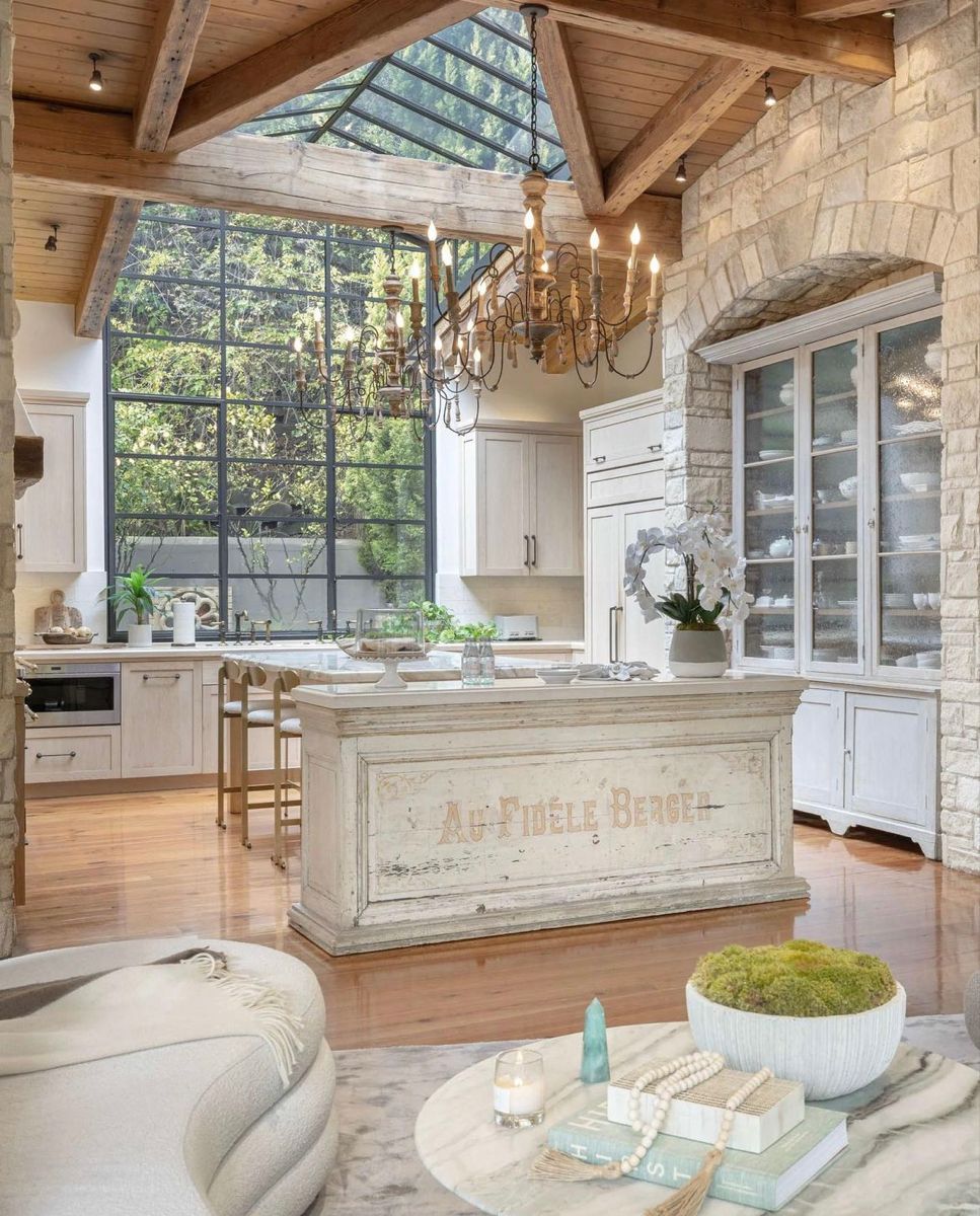 Beautiful Airy Kitchen