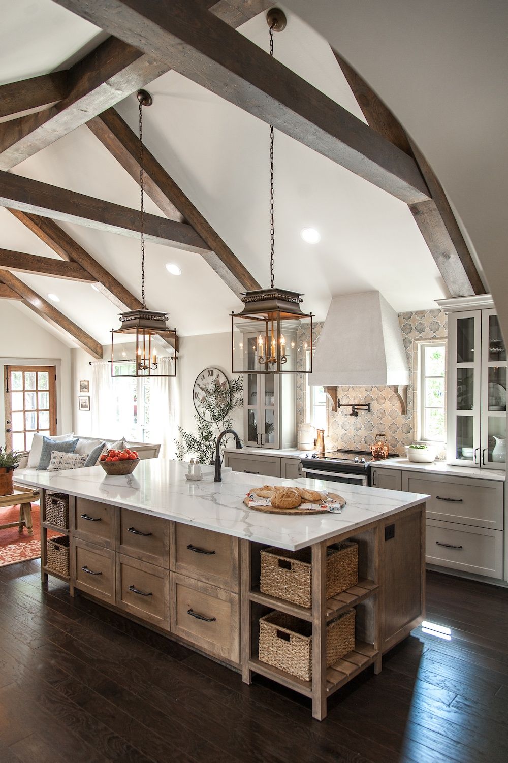 Kitchen with plenty of light and space