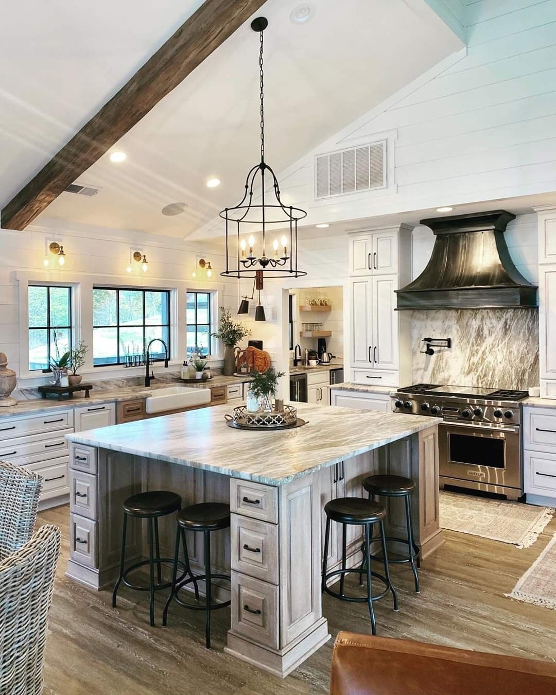 Spacious Airy Kitchen